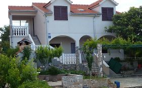 Apartmani Zmiric Primosten