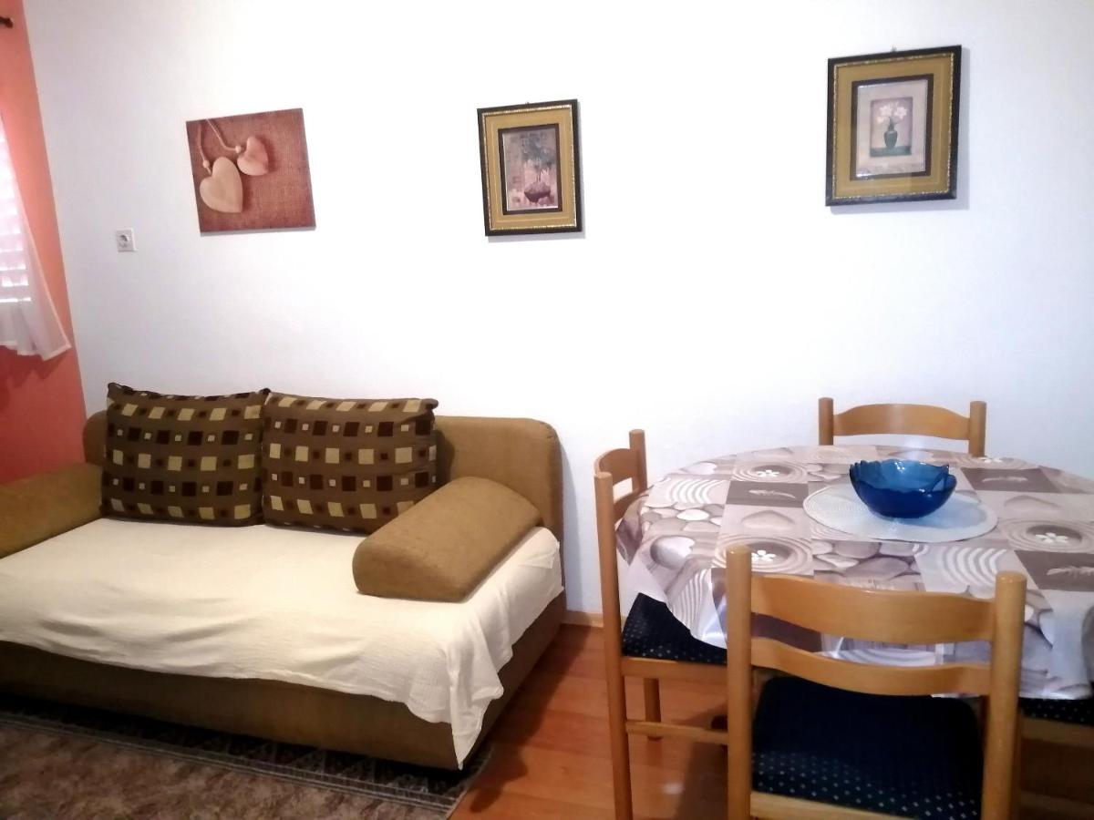 Apartmani Zmiric Primošten Zewnętrze zdjęcie