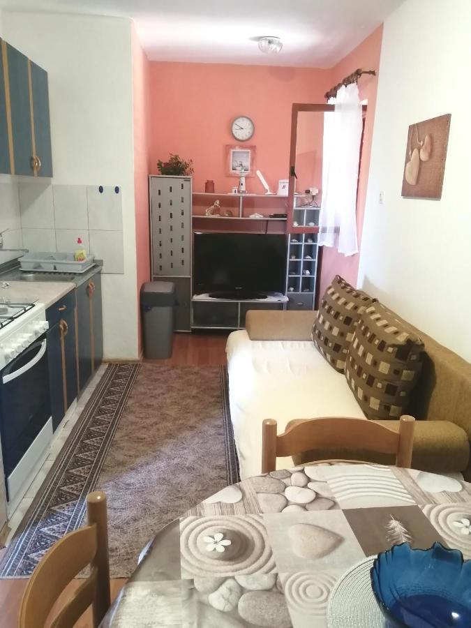 Apartmani Zmiric Primošten Zewnętrze zdjęcie