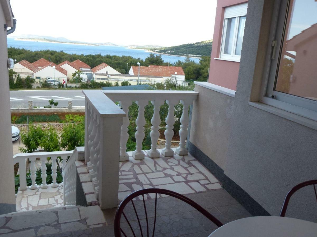 Apartmani Zmiric Primošten Zewnętrze zdjęcie
