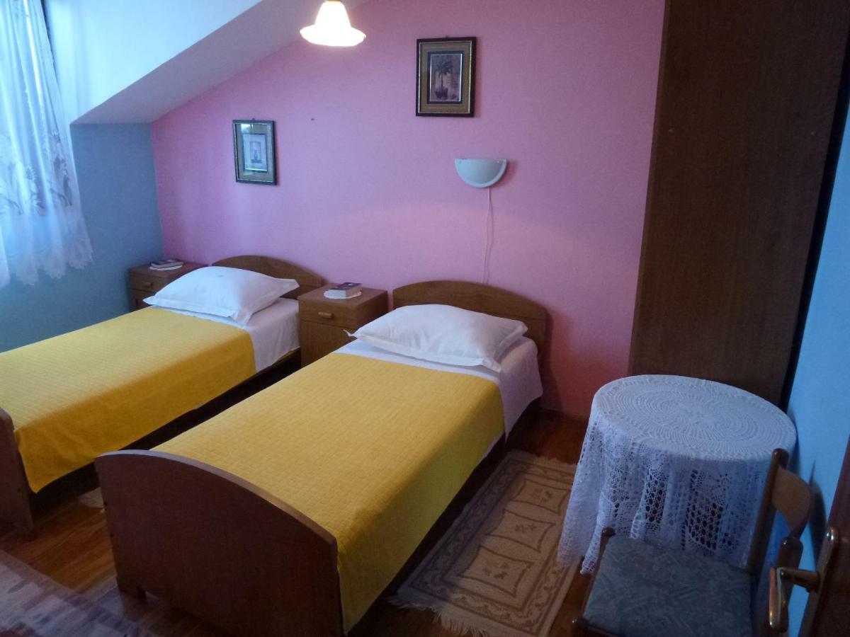 Apartmani Zmiric Primošten Zewnętrze zdjęcie